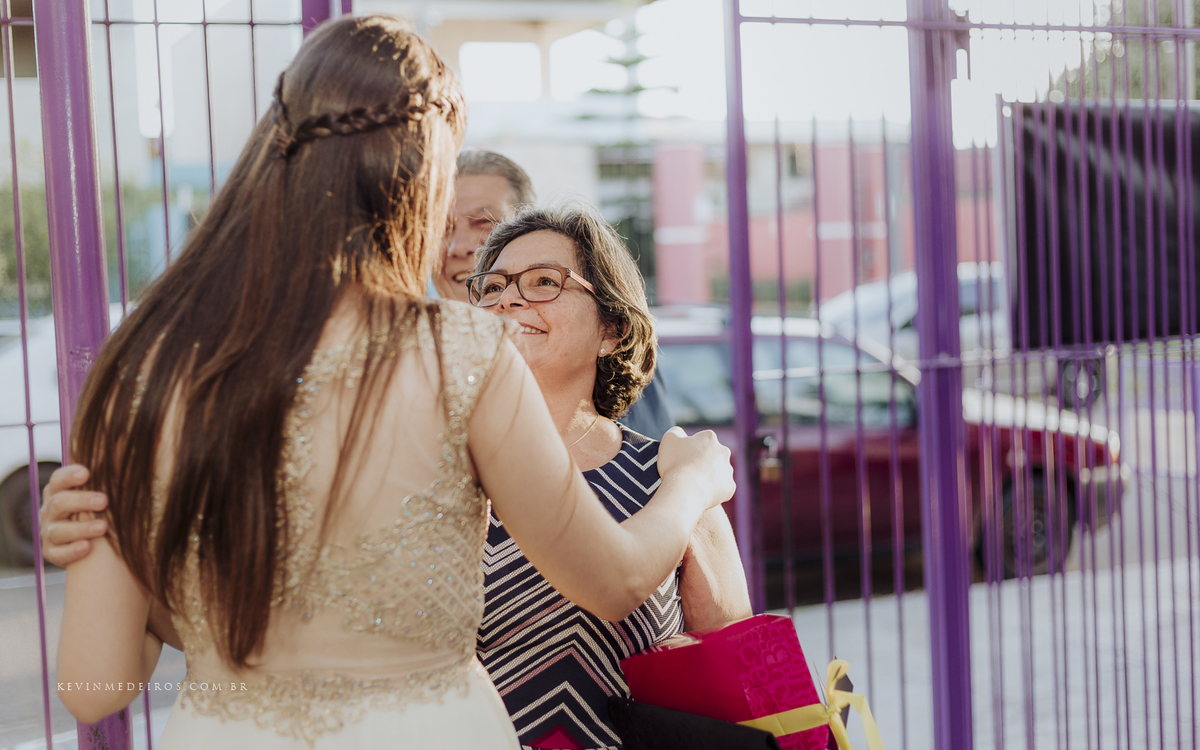 Festa e recepção de formatura da Carol Boemeke realizada no salão arco iris, formanda de Design de interiores por Kevin Medeiros, fotógrafo de Canoas, porto alegre e RS