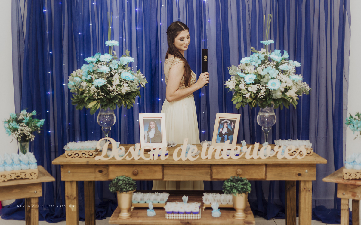 Festa e recepção de formatura da Carol Boemeke realizada no salão arco iris, formanda de Design de interiores por Kevin Medeiros, fotógrafo de Canoas, porto alegre e RS