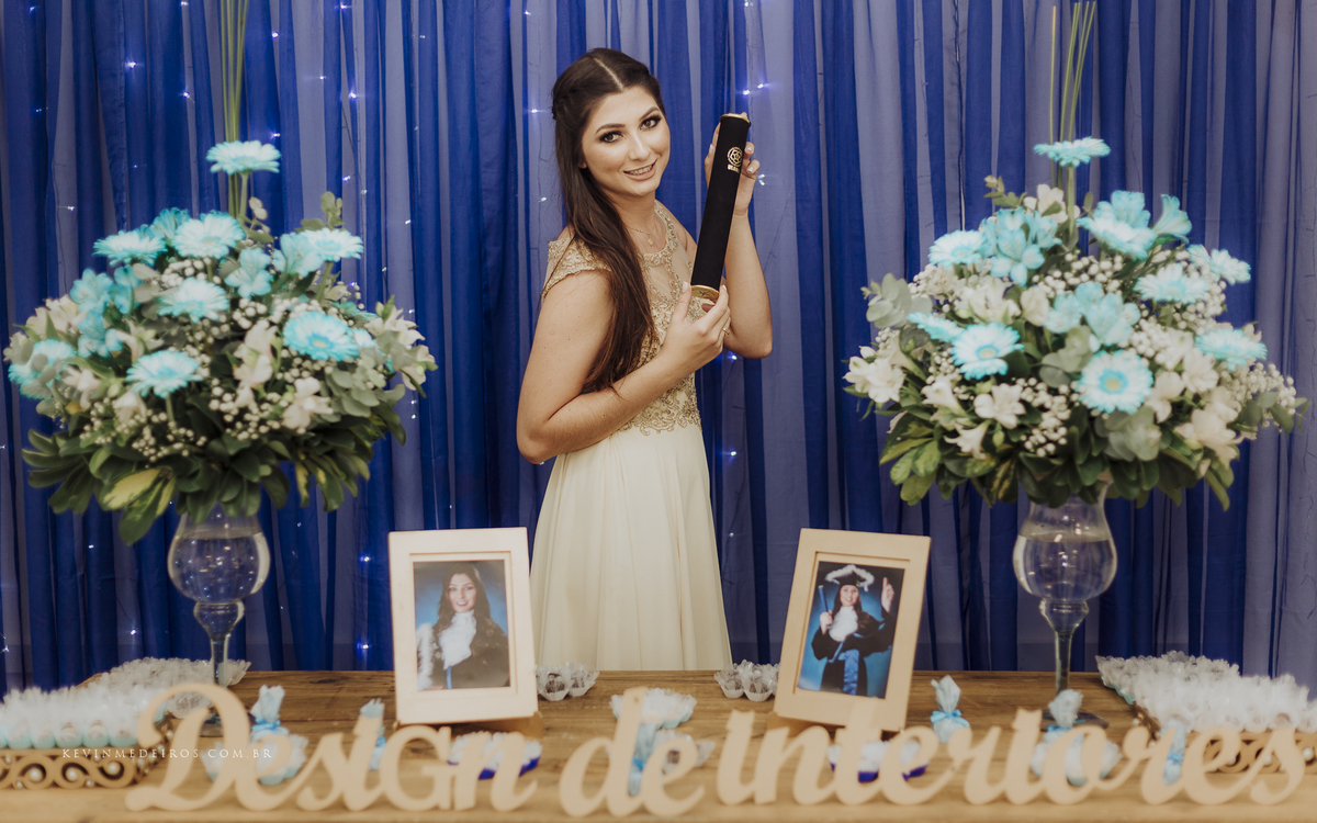 Festa e recepção de formatura da Carol Boemeke realizada no salão arco iris, formanda de Design de interiores por Kevin Medeiros, fotógrafo de Canoas, porto alegre e RS