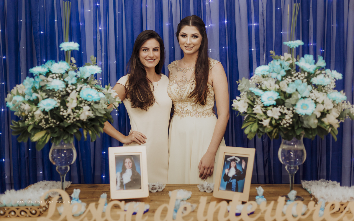 Festa e recepção de formatura da Carol Boemeke realizada no salão arco iris, formanda de Design de interiores por Kevin Medeiros, fotógrafo de Canoas, porto alegre e RS