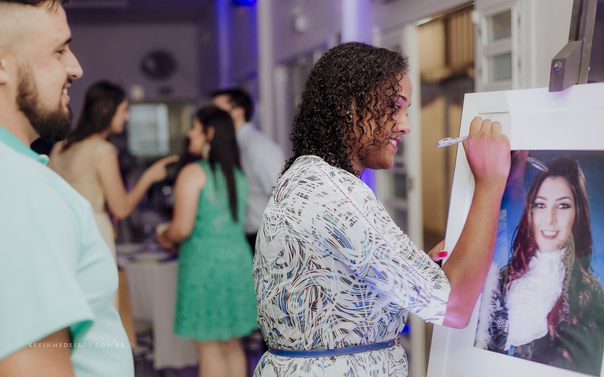 Festa e recepção de formatura da Carol Boemeke realizada no salão arco iris, formanda de Design de interiores por Kevin Medeiros, fotógrafo de Canoas, porto alegre e RS