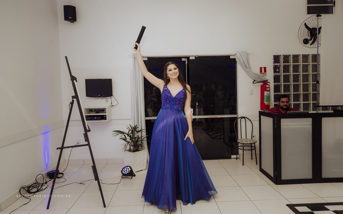 Festa e recepção de formatura da Carol Boemeke realizada no salão arco iris, formanda de Design de interiores por Kevin Medeiros, fotógrafo de Canoas, porto alegre e RS