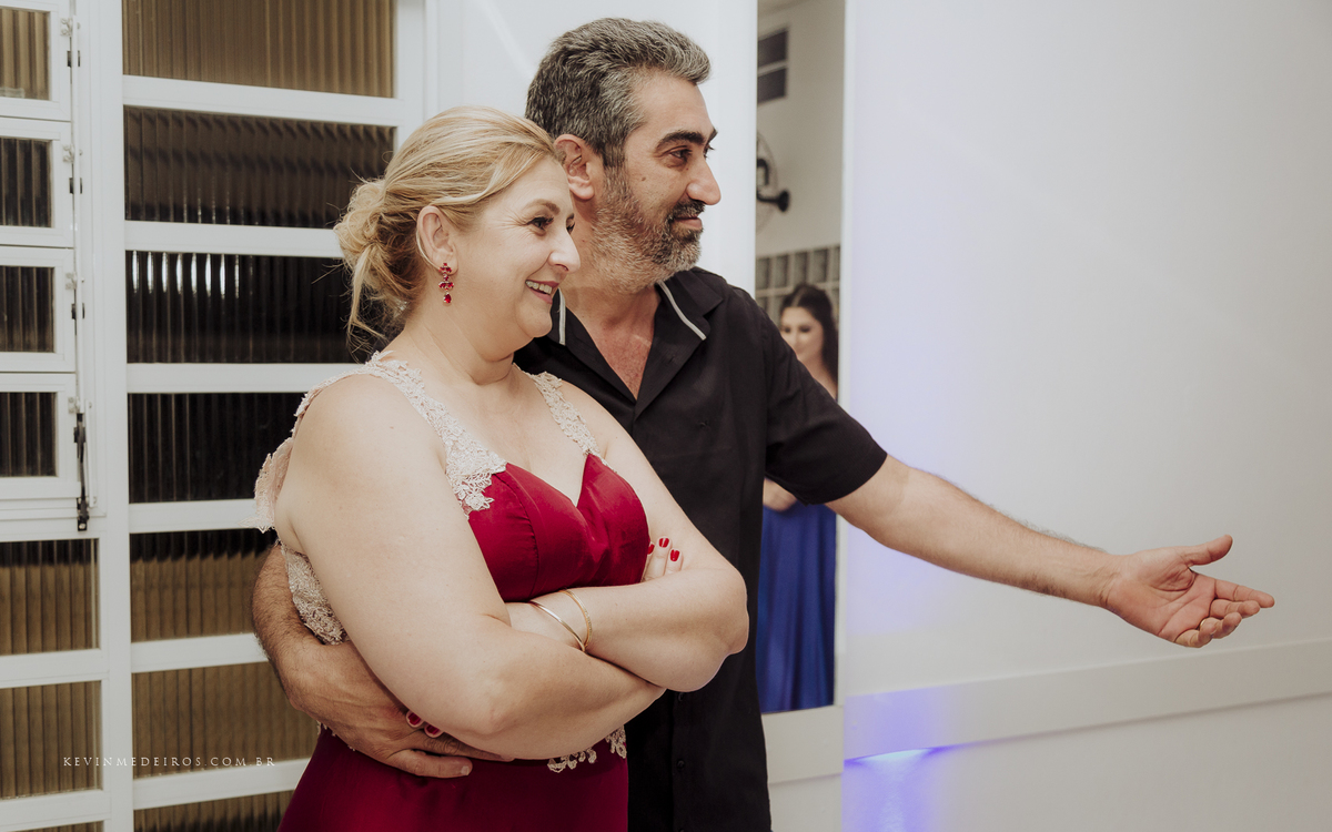 Festa e recepção de formatura da Carol Boemeke realizada no salão arco iris, formanda de Design de interiores por Kevin Medeiros, fotógrafo de Canoas, porto alegre e RS