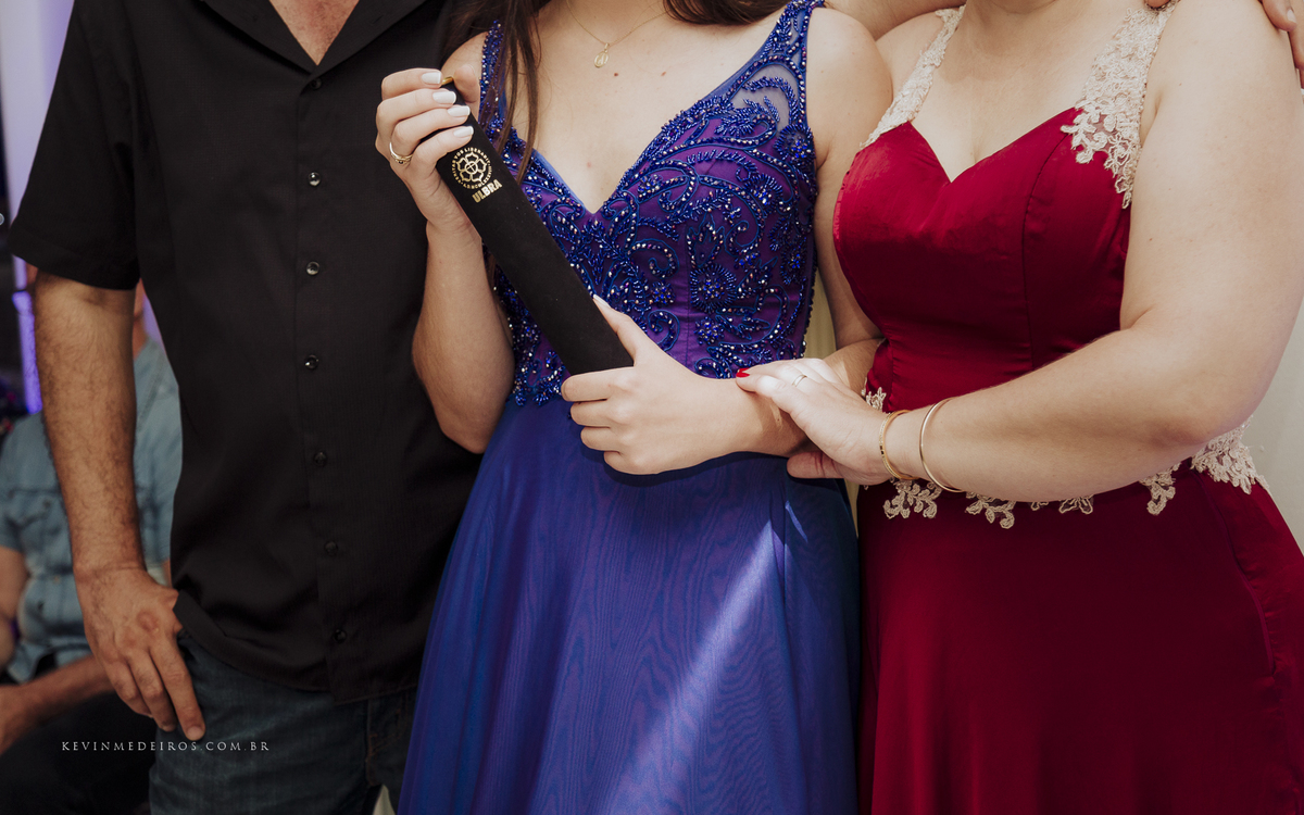 Festa e recepção de formatura da Carol Boemeke realizada no salão arco iris, formanda de Design de interiores por Kevin Medeiros, fotógrafo de Canoas, porto alegre e RS