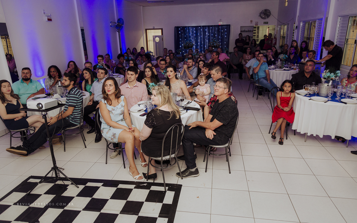 Festa e recepção de formatura da Carol Boemeke realizada no salão arco iris, formanda de Design de interiores por Kevin Medeiros, fotógrafo de Canoas, porto alegre e RS