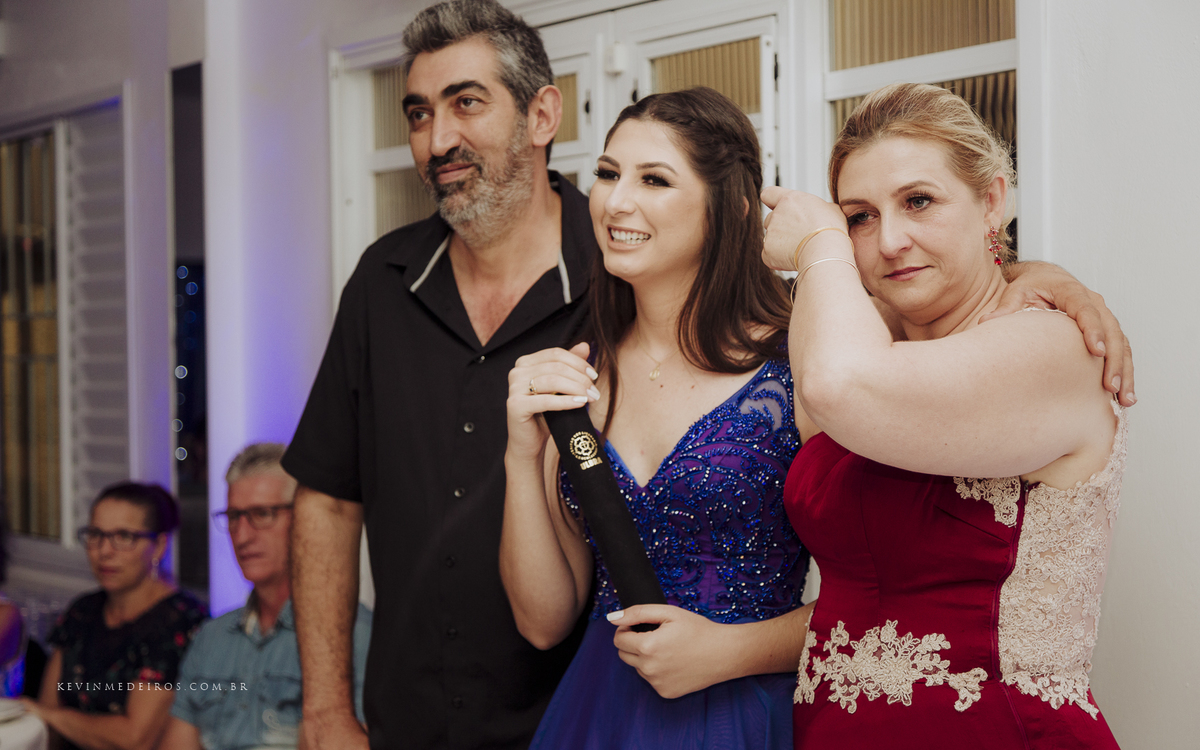 Festa e recepção de formatura da Carol Boemeke realizada no salão arco iris, formanda de Design de interiores por Kevin Medeiros, fotógrafo de Canoas, porto alegre e RS