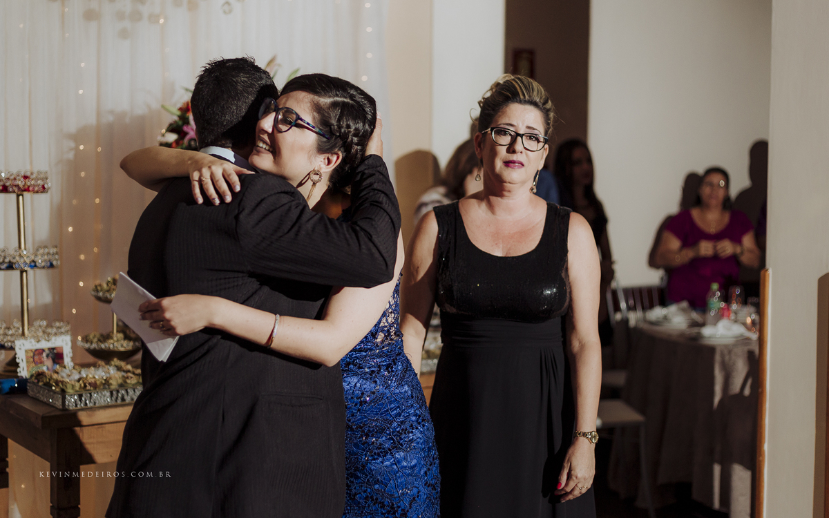 Festa e recepção de formatura da Bianca Ferrão no Maria Horus Buffet, formanda em Relações Públicas pela Unisinos por Kevin Medeiros fotógrafo de Canoas, porto alegre e rs