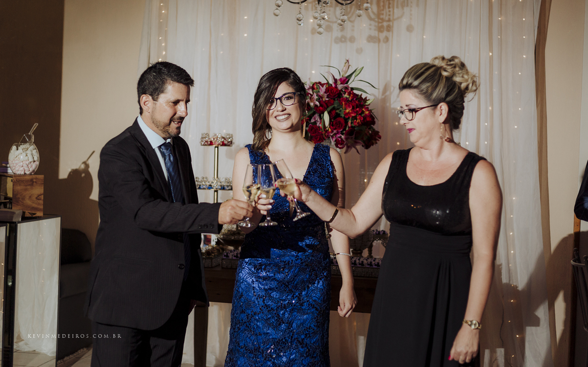 Festa e recepção de formatura da Bianca Ferrão no Maria Horus Buffet, formanda em Relações Públicas pela Unisinos por Kevin Medeiros fotógrafo de Canoas, porto alegre e rs