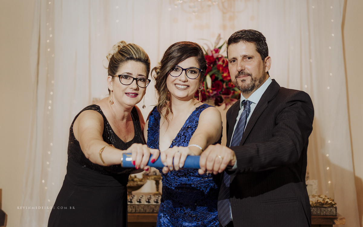 Festa e recepção de formatura da Bianca Ferrão no Maria Horus Buffet, formanda em Relações Públicas pela Unisinos por Kevin Medeiros fotógrafo de Canoas, porto alegre e rs