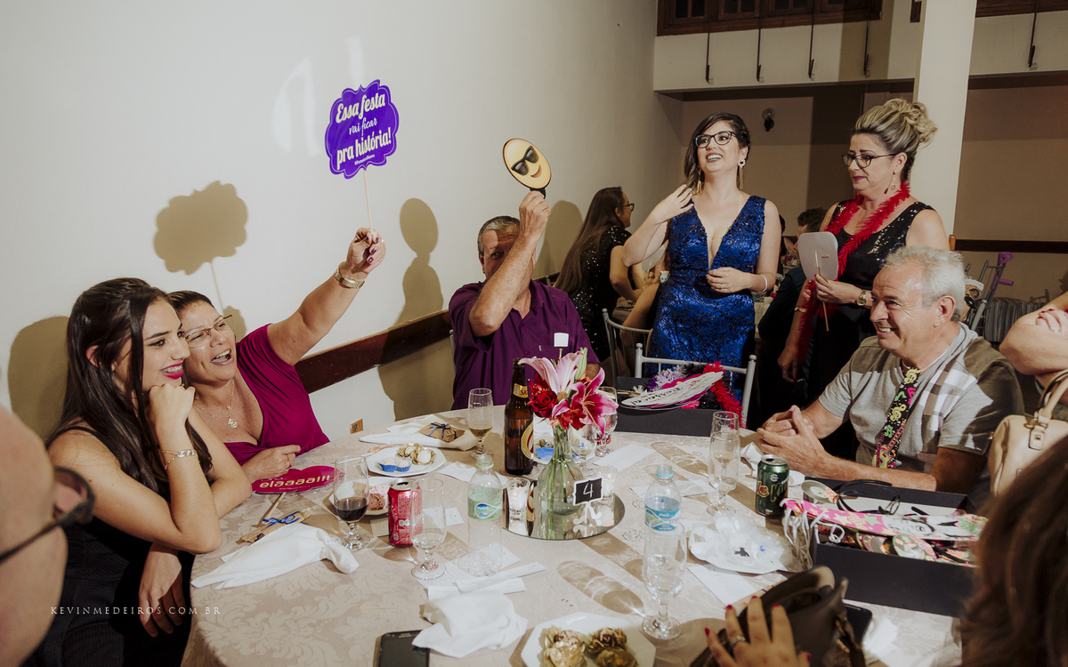 Festa e recepção de formatura da Bianca Ferrão no Maria Horus Buffet, formanda em Relações Públicas pela Unisinos por Kevin Medeiros fotógrafo de Canoas, porto alegre e rs