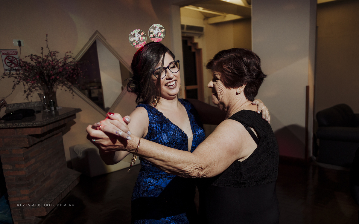 Festa e recepção de formatura da Bianca Ferrão no Maria Horus Buffet, formanda em Relações Públicas pela Unisinos por Kevin Medeiros fotógrafo de Canoas, porto alegre e rs