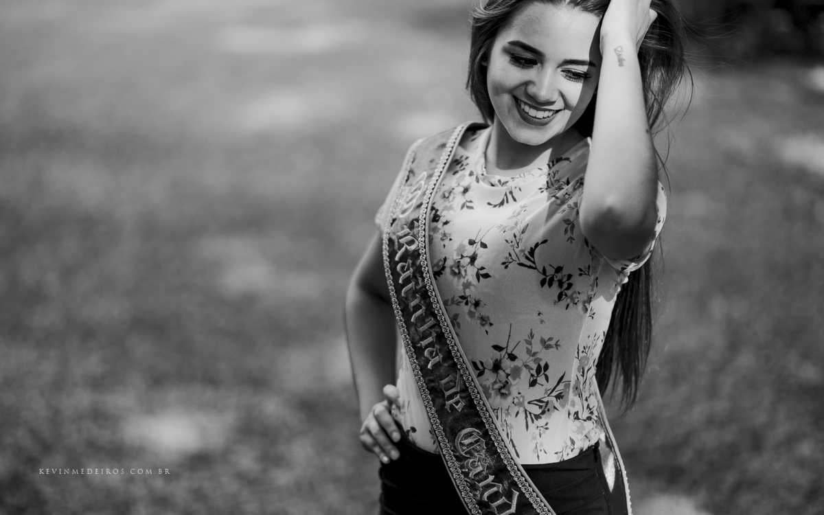 Ensaio feminino externo da Isabela D'Ávila, rainha de candelária, realizado no parque Witeck em novo cabrais por Kevin Medeiros, fotógrafo de candelária, canoas, porto alegre RS