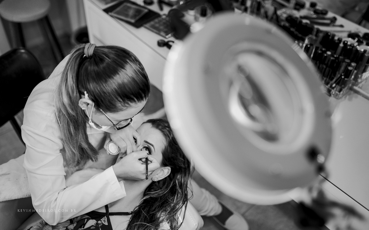 Making Of Maquiagem da Wanuza Esteil realizado no salão de beleza cort e cor candelária por Yasmin Gehres Makeup por Kevin Medeiros fotógrafo canoas rs