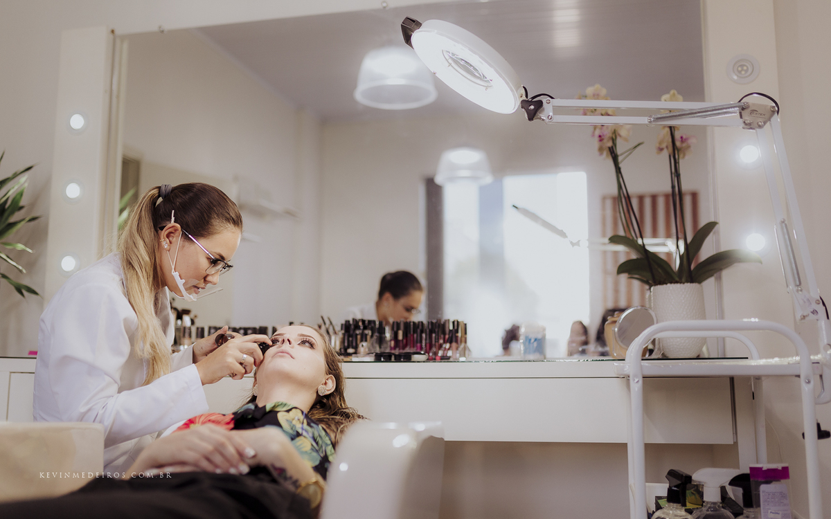 Making Of Maquiagem da Wanuza Esteil realizado no salão de beleza cort e cor candelária por Yasmin Gehres Makeup por Kevin Medeiros fotógrafo canoas rs