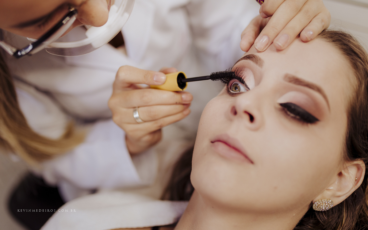 Making Of Maquiagem da Wanuza Esteil realizado no salão de beleza cort e cor candelária por Yasmin Gehres Makeup por Kevin Medeiros fotógrafo canoas rs