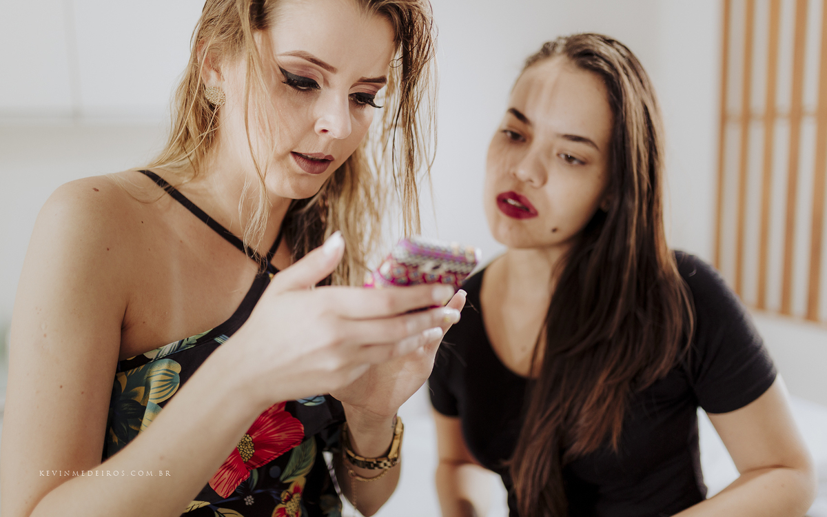 Making Of Maquiagem da Wanuza Esteil realizado no salão de beleza cort e cor candelária por Yasmin Gehres Makeup por Kevin Medeiros fotógrafo canoas rs