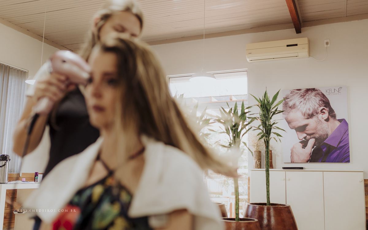 Making Of Maquiagem da Wanuza Esteil realizado no salão de beleza cort e cor candelária por Yasmin Gehres Makeup por Kevin Medeiros fotógrafo canoas rs