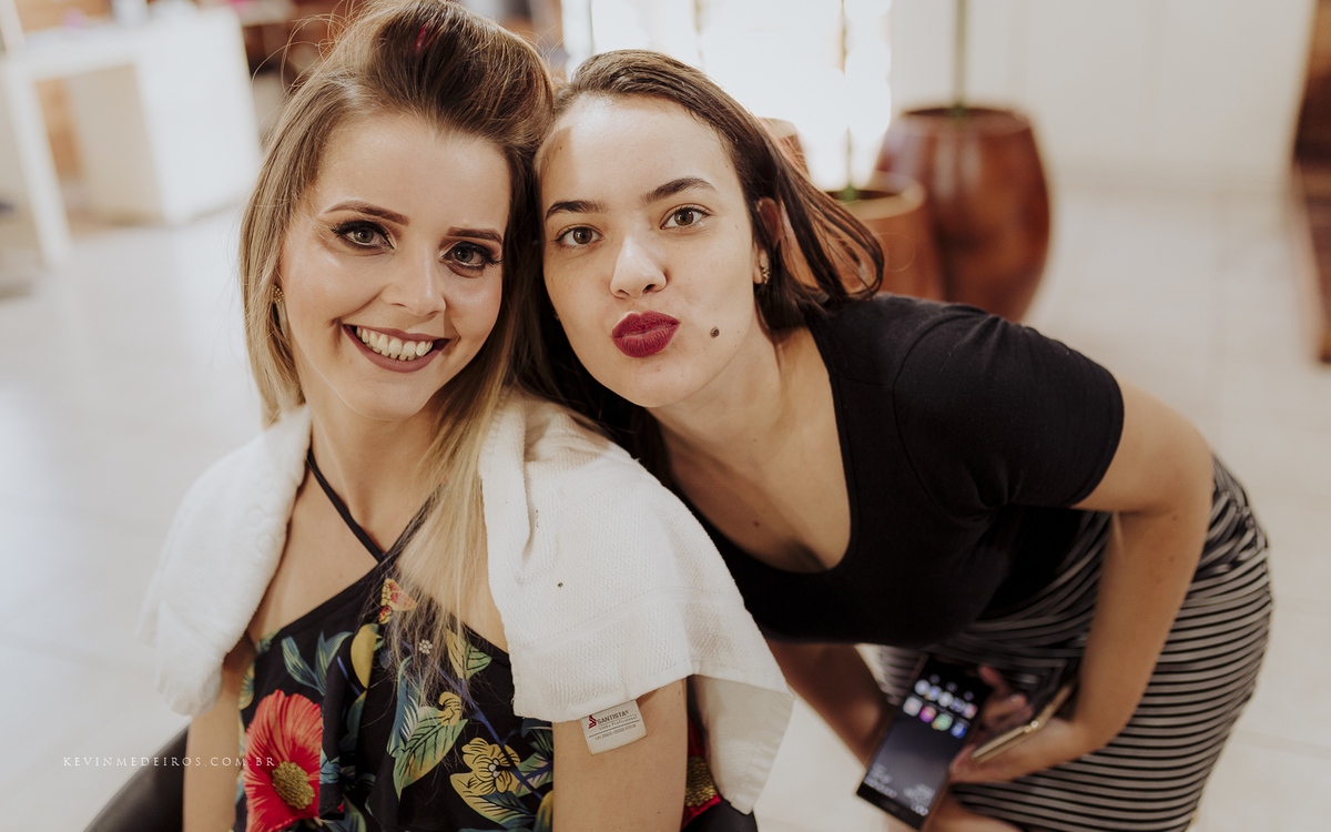 Making Of Maquiagem da Wanuza Esteil realizado no salão de beleza cort e cor candelária por Yasmin Gehres Makeup por Kevin Medeiros fotógrafo canoas rs