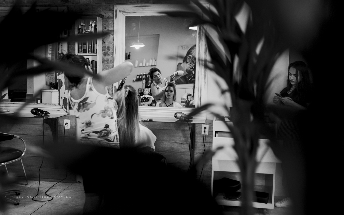 Making Of Maquiagem da Wanuza Esteil realizado no salão de beleza cort e cor candelária por Yasmin Gehres Makeup por Kevin Medeiros fotógrafo canoas rs