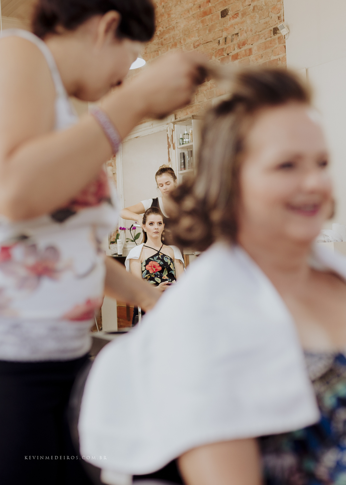 Making Of Maquiagem da Wanuza Esteil realizado no salão de beleza cort e cor candelária por Yasmin Gehres Makeup por Kevin Medeiros fotógrafo canoas rs