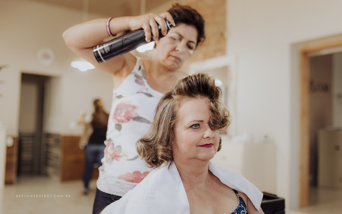 Making Of Maquiagem da Wanuza Esteil realizado no salão de beleza cort e cor candelária por Yasmin Gehres Makeup por Kevin Medeiros fotógrafo canoas rs