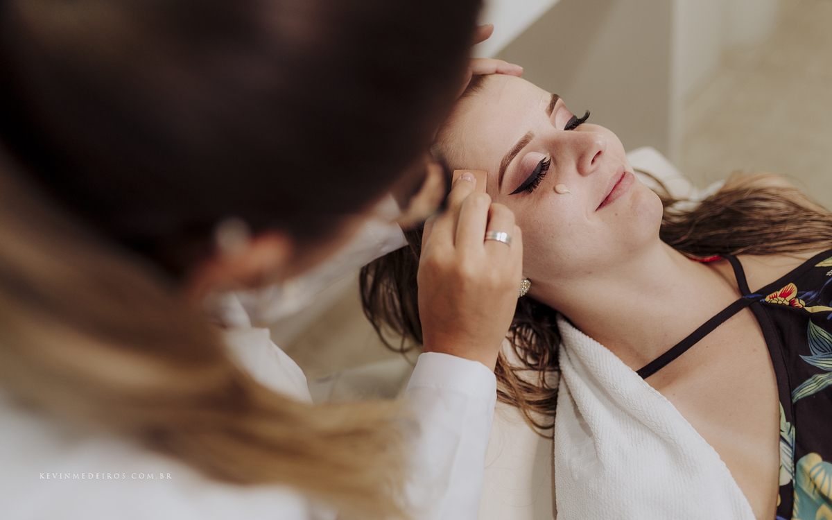 Making Of Maquiagem da Wanuza Esteil realizado no salão de beleza cort e cor candelária por Yasmin Gehres Makeup por Kevin Medeiros fotógrafo canoas rs