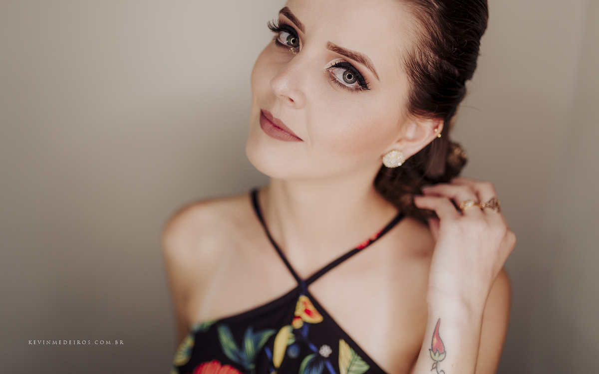 Making Of Maquiagem da Wanuza Esteil realizado no salão de beleza cort e cor candelária por Yasmin Gehres Makeup por Kevin Medeiros fotógrafo canoas rs