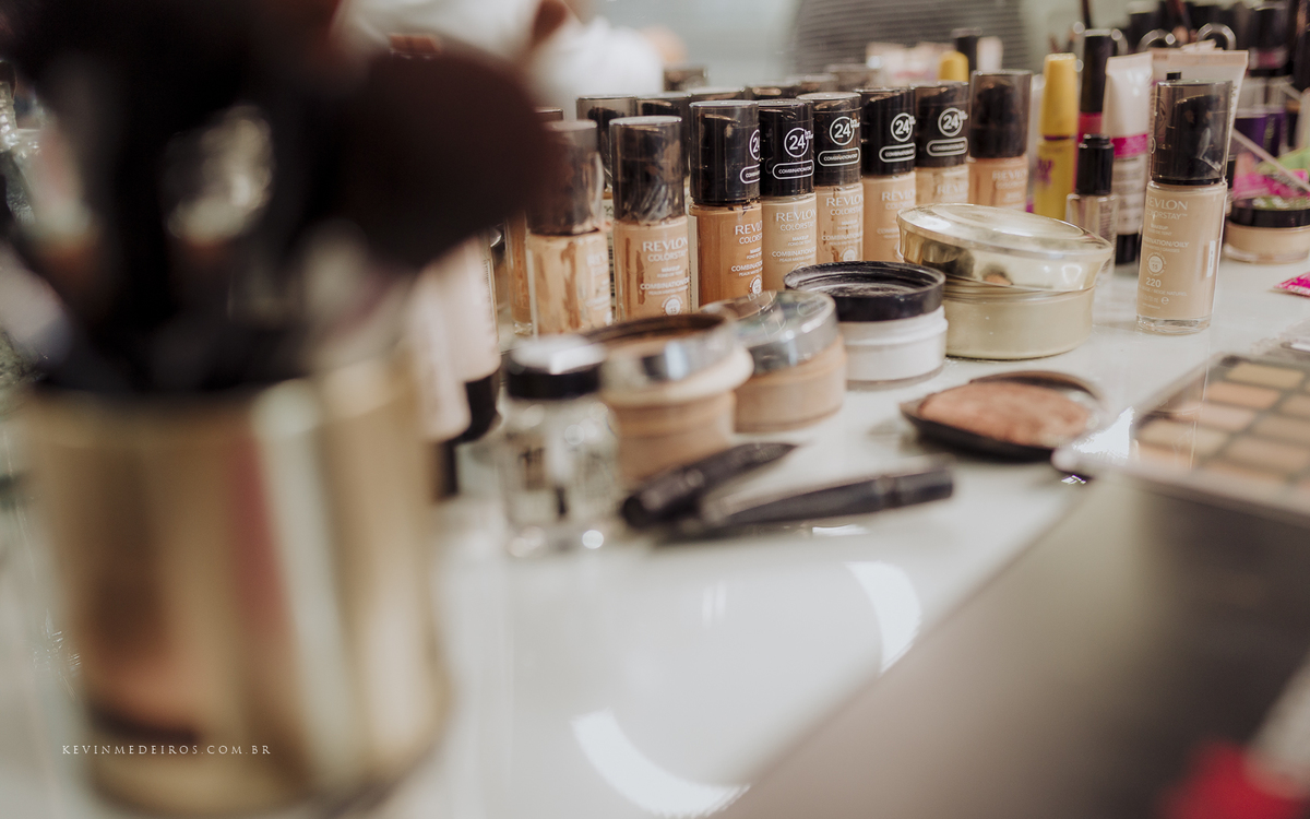 Making Of Maquiagem da Wanuza Esteil realizado no salão de beleza cort e cor candelária por Yasmin Gehres Makeup por Kevin Medeiros fotógrafo canoas rs