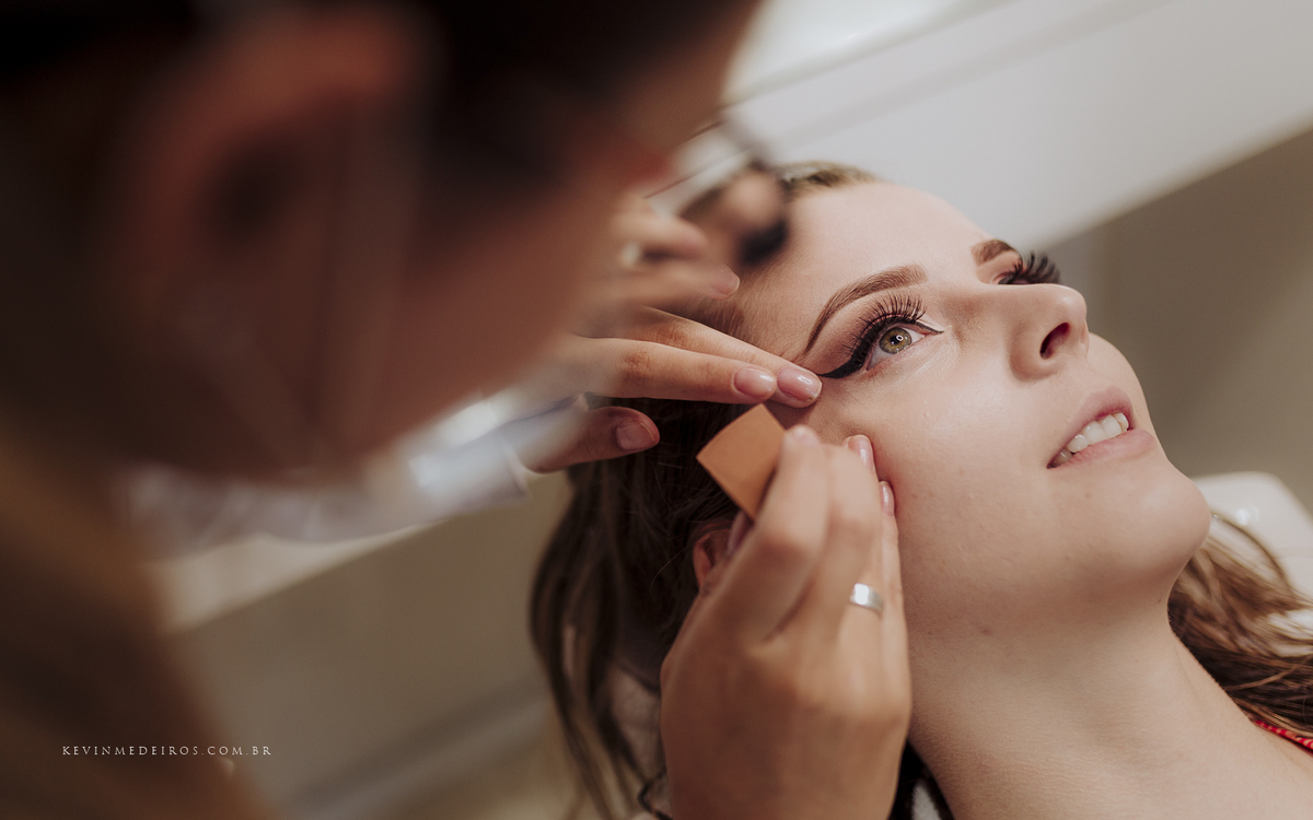 Making Of Maquiagem da Wanuza Esteil realizado no salão de beleza cort e cor candelária por Yasmin Gehres Makeup por Kevin Medeiros fotógrafo canoas rs