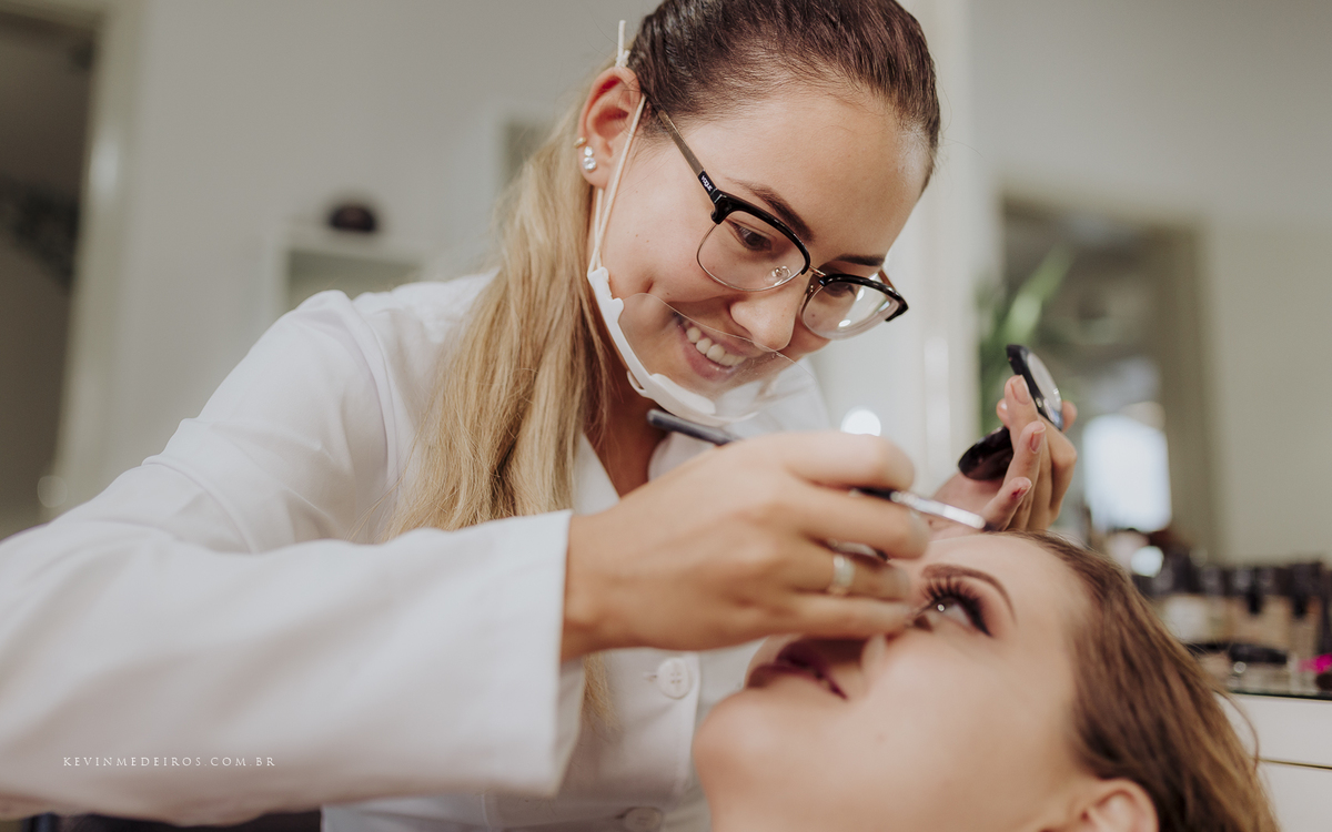 Making Of Maquiagem da Wanuza Esteil realizado no salão de beleza cort e cor candelária por Yasmin Gehres Makeup por Kevin Medeiros fotógrafo canoas rs