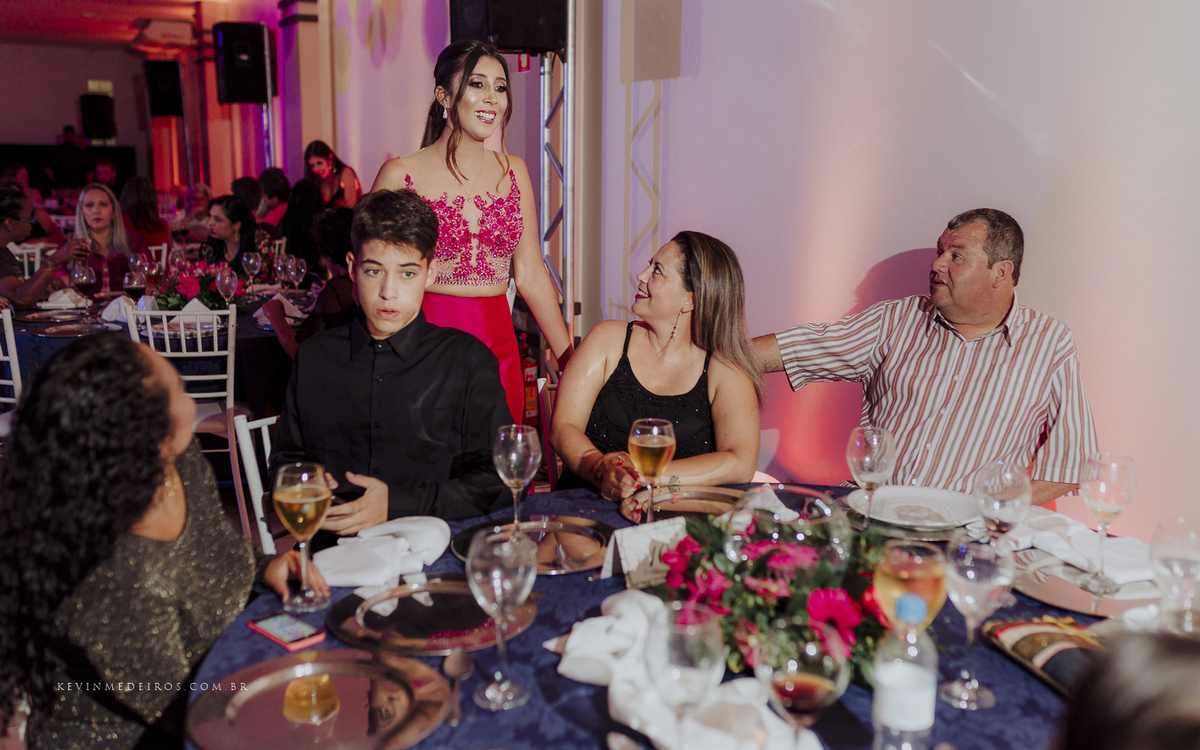 Recepção festa de formatura da Jéssica Oliveira em Engenharia Mecânica UFRGS realizada no Salão de festas Blue Moon por Kevin Medeiros fotógrafo de Canoas, porto alegre e região metropolitana rs