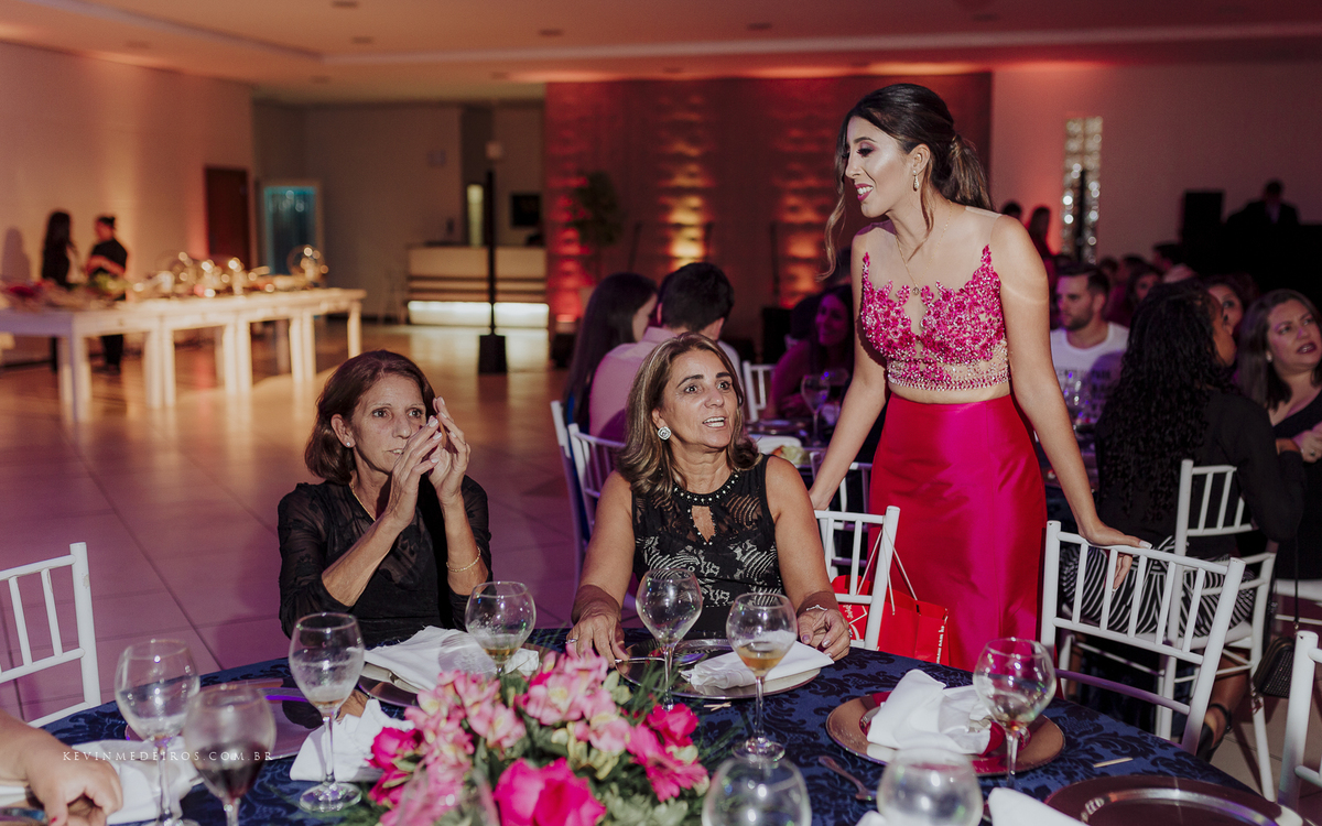 Recepção festa de formatura da Jéssica Oliveira em Engenharia Mecânica UFRGS realizada no Salão de festas Blue Moon por Kevin Medeiros fotógrafo de Canoas, porto alegre e região metropolitana rs