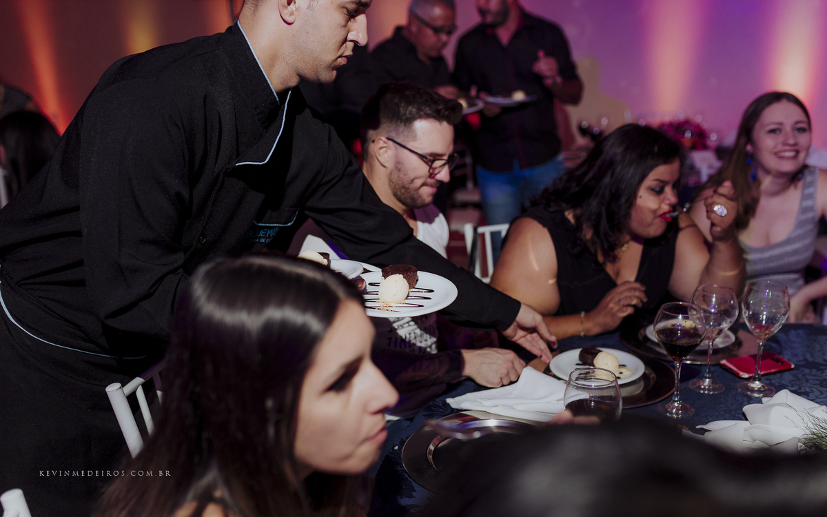 Recepção festa de formatura da Jéssica Oliveira em Engenharia Mecânica UFRGS realizada no Salão de festas Blue Moon por Kevin Medeiros fotógrafo de Canoas, porto alegre e região metropolitana rs