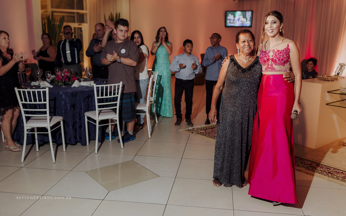 Recepção festa de formatura da Jéssica Oliveira em Engenharia Mecânica UFRGS realizada no Salão de festas Blue Moon por Kevin Medeiros fotógrafo de Canoas, porto alegre e região metropolitana rs