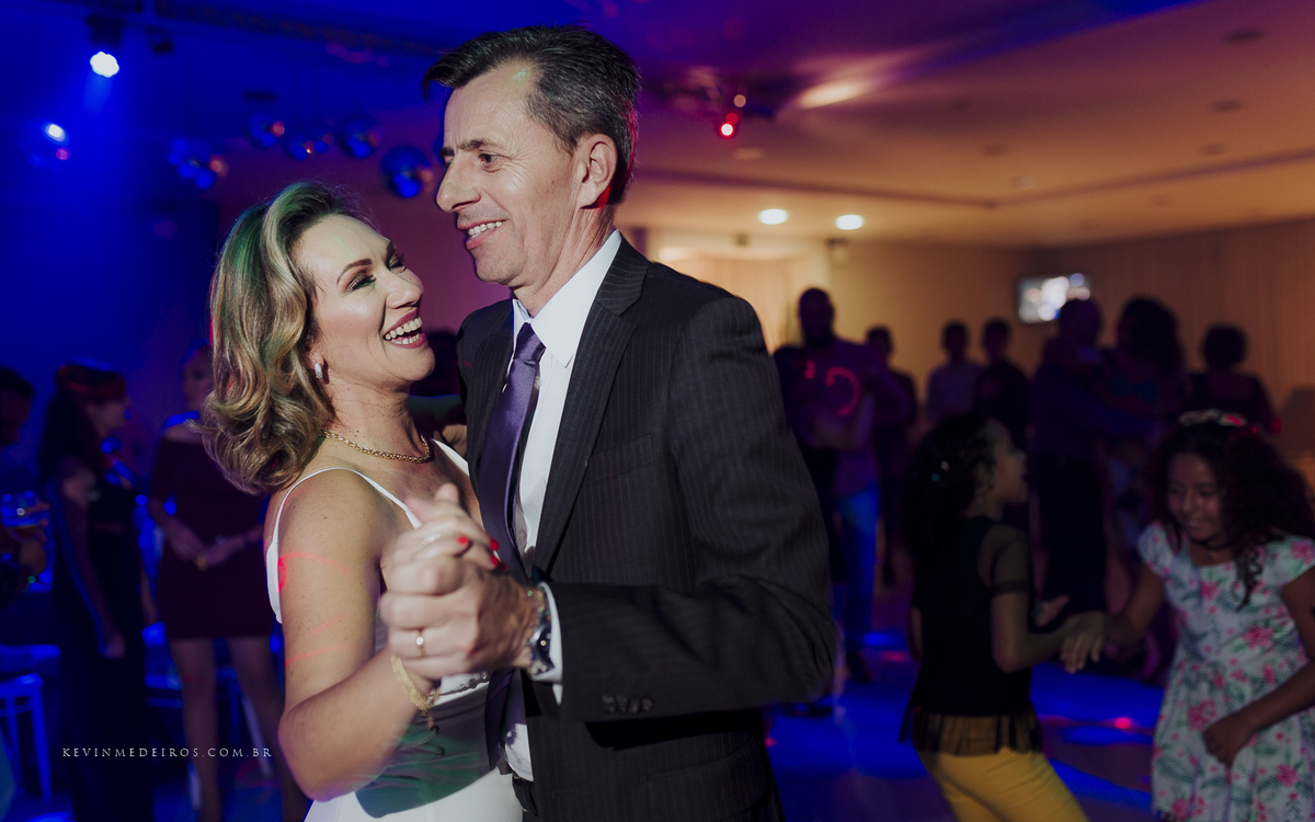 Recepção festa de formatura da Jéssica Oliveira em Engenharia Mecânica UFRGS realizada no Salão de festas Blue Moon por Kevin Medeiros fotógrafo de Canoas, porto alegre e região metropolitana rs