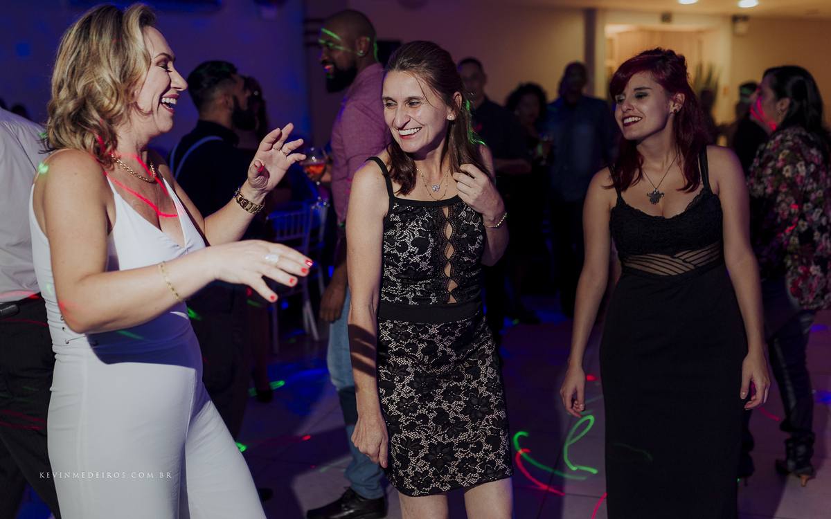 Recepção festa de formatura da Jéssica Oliveira em Engenharia Mecânica UFRGS realizada no Salão de festas Blue Moon por Kevin Medeiros fotógrafo de Canoas, porto alegre e região metropolitana rs