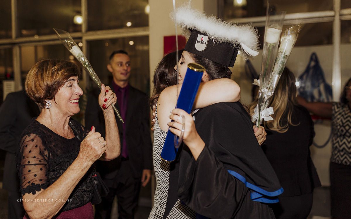 Colação de formatura da Jéssica Oliveira em Engenharia Mecânica UFRGS por Kevin Medeiros fotógrafo de Canoas, porto alegre e região metropolitana rs