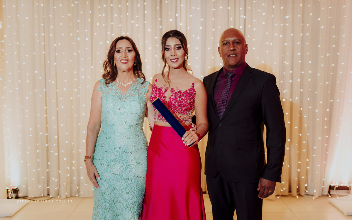 Recepção festa de formatura da Jéssica Oliveira em Engenharia Mecânica UFRGS realizada no Salão de festas Blue Moon por Kevin Medeiros fotógrafo de Canoas, porto alegre e região metropolitana rs