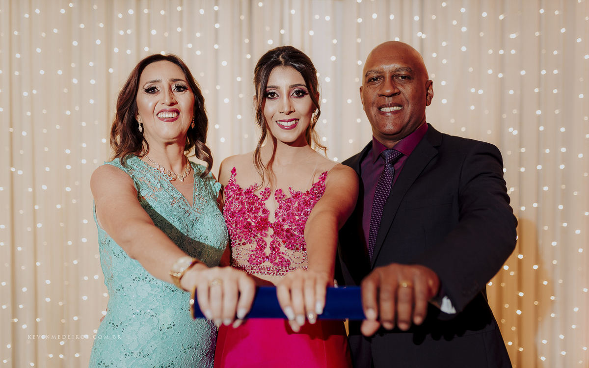 Recepção festa de formatura da Jéssica Oliveira em Engenharia Mecânica UFRGS realizada no Salão de festas Blue Moon por Kevin Medeiros fotógrafo de Canoas, porto alegre e região metropolitana rs