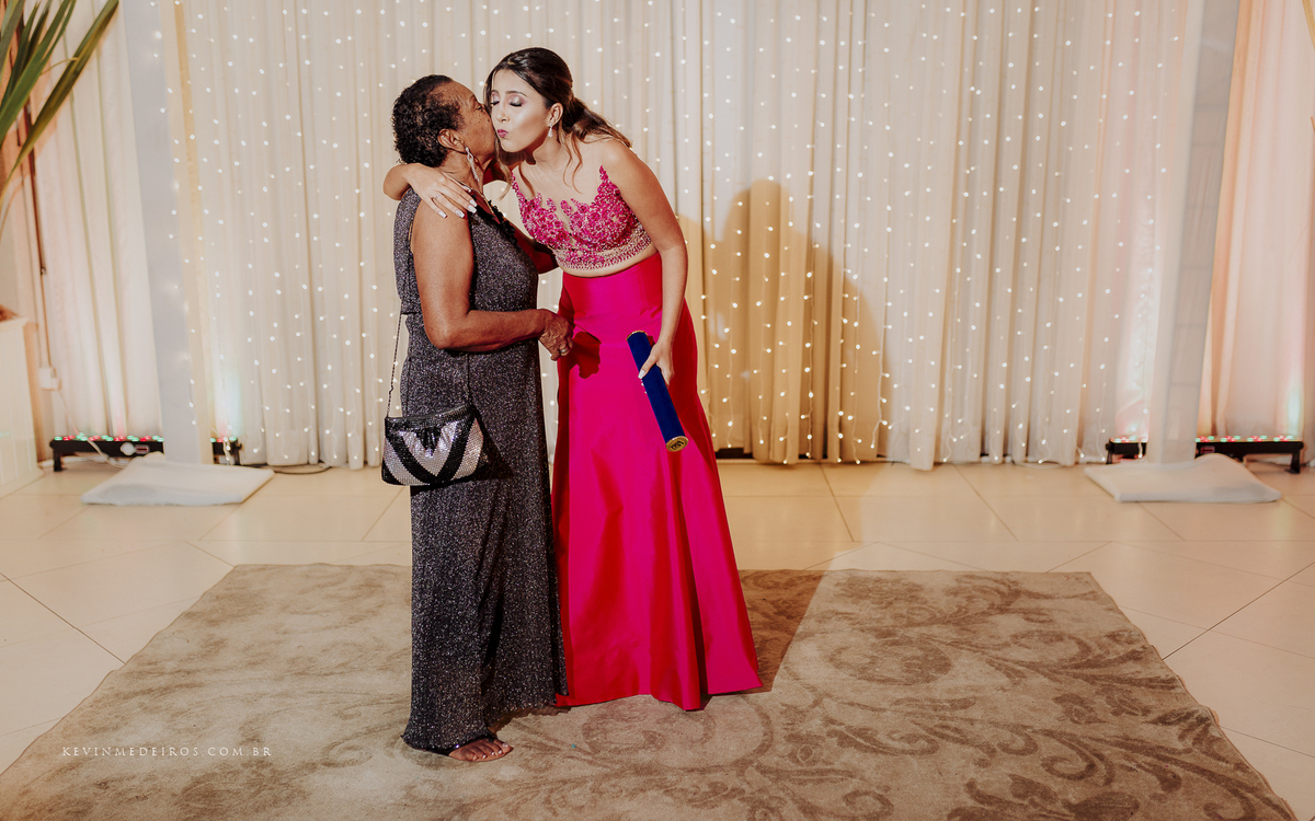 Recepção festa de formatura da Jéssica Oliveira em Engenharia Mecânica UFRGS realizada no Salão de festas Blue Moon por Kevin Medeiros fotógrafo de Canoas, porto alegre e região metropolitana rs