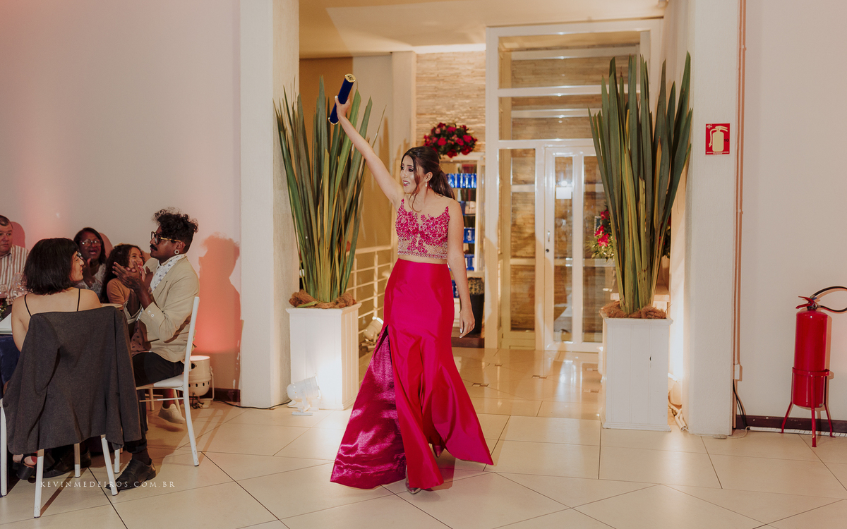 Recepção festa de formatura da Jéssica Oliveira em Engenharia Mecânica UFRGS realizada no Salão de festas Blue Moon por Kevin Medeiros fotógrafo de Canoas, porto alegre e região metropolitana rs