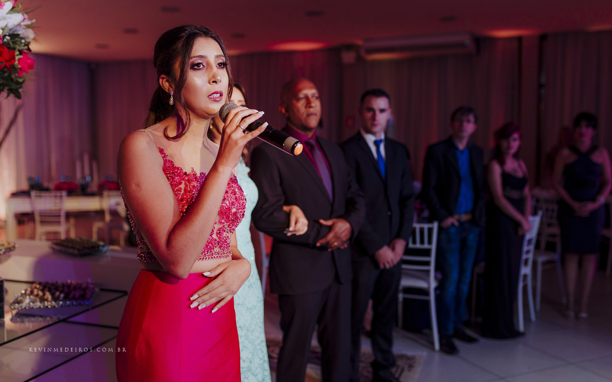 Recepção festa de formatura da Jéssica Oliveira em Engenharia Mecânica UFRGS realizada no Salão de festas Blue Moon por Kevin Medeiros fotógrafo de Canoas, porto alegre e região metropolitana rs