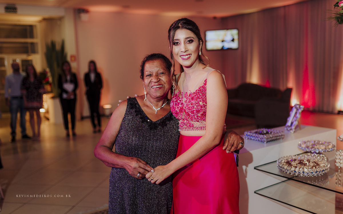 Recepção festa de formatura da Jéssica Oliveira em Engenharia Mecânica UFRGS realizada no Salão de festas Blue Moon por Kevin Medeiros fotógrafo de Canoas, porto alegre e região metropolitana rs