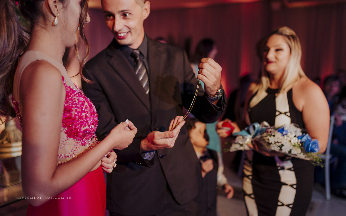 Recepção festa de formatura da Jéssica Oliveira em Engenharia Mecânica UFRGS realizada no Salão de festas Blue Moon por Kevin Medeiros fotógrafo de Canoas, porto alegre e região metropolitana rs