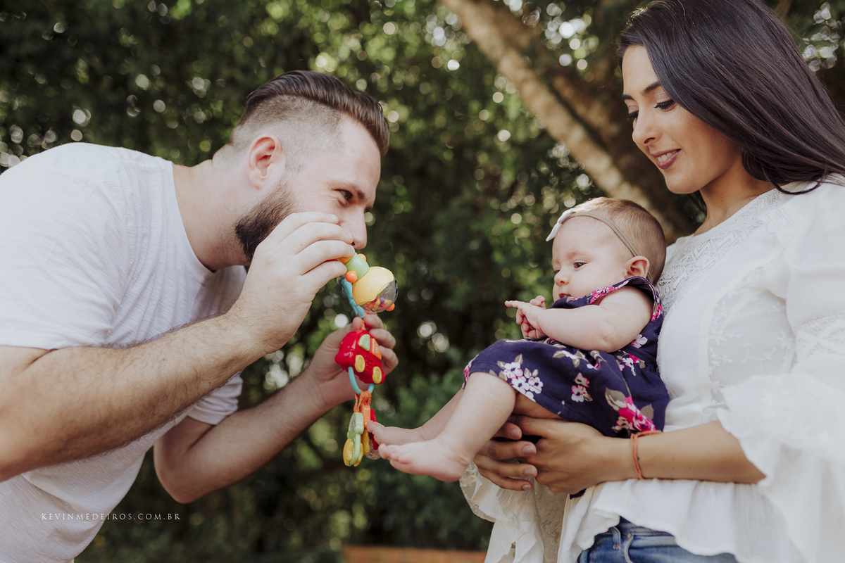 Ensaio book família acompanhamento trimestral da Letícia, Nando e Olívia realizado em Viamão por Kevin Medeiros fotógrafo de Canoas, Porto Alegre e região metropolitana rs