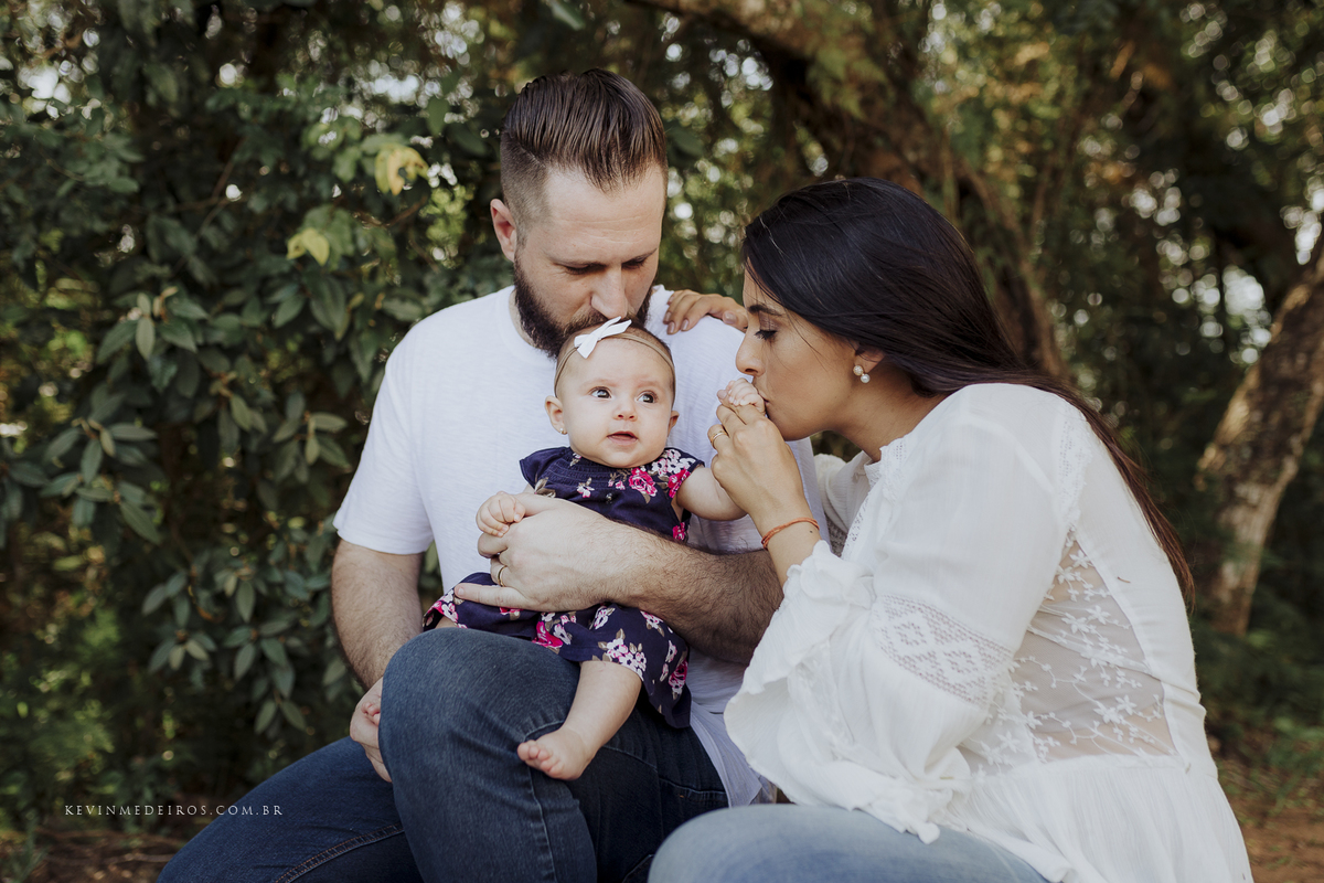 Ensaio book família acompanhamento trimestral da Letícia, Nando e Olívia realizado em Viamão por Kevin Medeiros fotógrafo de Canoas, Porto Alegre e região metropolitana rs