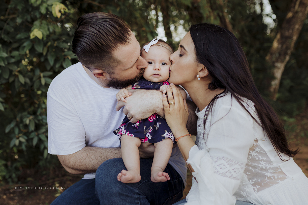 Ensaio book família acompanhamento trimestral da Letícia, Nando e Olívia realizado em Viamão por Kevin Medeiros fotógrafo de Canoas, Porto Alegre e região metropolitana rs