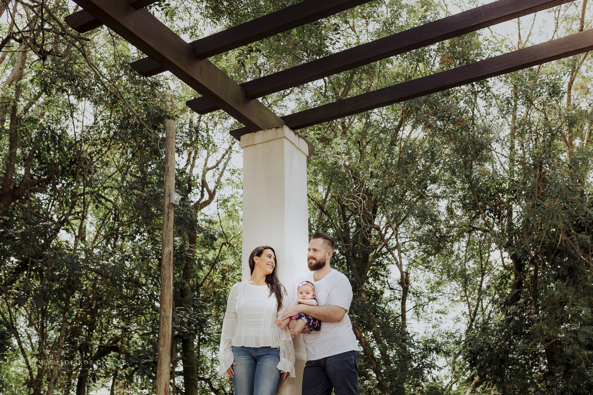 Ensaio book família acompanhamento trimestral da Letícia, Nando e Olívia realizado em Viamão por Kevin Medeiros fotógrafo de Canoas, Porto Alegre e região metropolitana rs