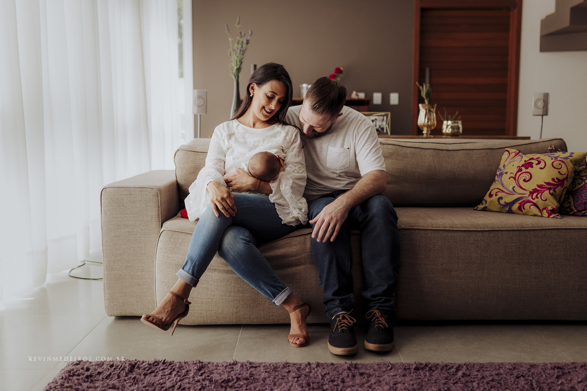 Ensaio book família acompanhamento trimestral da Letícia, Nando e Olívia realizado em Viamão por Kevin Medeiros fotógrafo de Canoas, Porto Alegre e região metropolitana rs