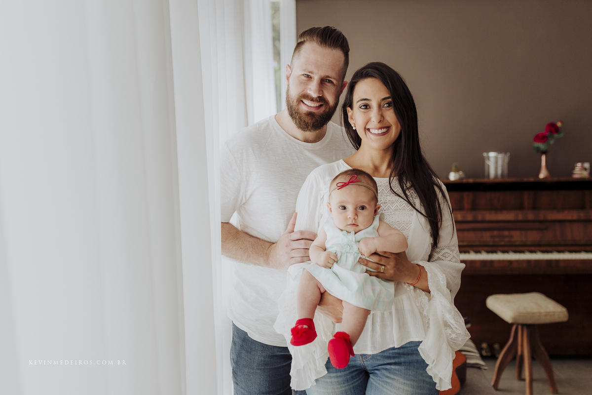 Ensaio book família acompanhamento trimestral da Letícia, Nando e Olívia realizado em Viamão por Kevin Medeiros fotógrafo de Canoas, Porto Alegre e região metropolitana rs